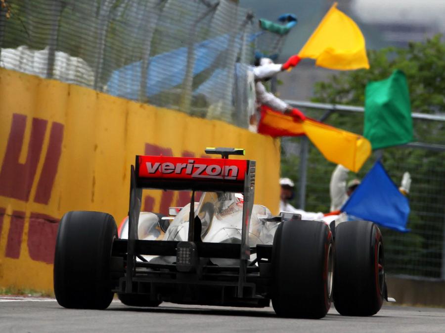  McLaren Mercedes-Benz MP4-26 2011 года  (фото 6 из 17)